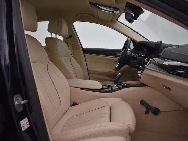 BMW 5-SERIE Touring 520i LUXURY LINE + HEAD-UP / STANDKACHEL / LED / COMFORTZETELS / DIGITALE COCKPIT