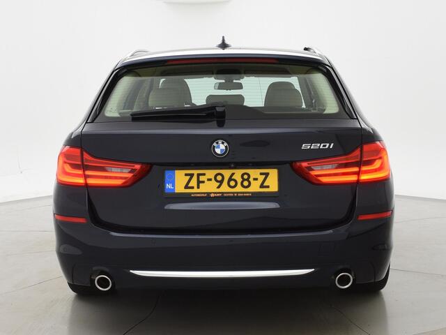 BMW 5-SERIE Touring 520i LUXURY LINE + HEAD-UP / STANDKACHEL / LED / COMFORTZETELS / DIGITALE COCKPIT