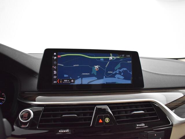 BMW 5-SERIE Touring 520i LUXURY LINE + HEAD-UP / STANDKACHEL / LED / COMFORTZETELS / DIGITALE COCKPIT
