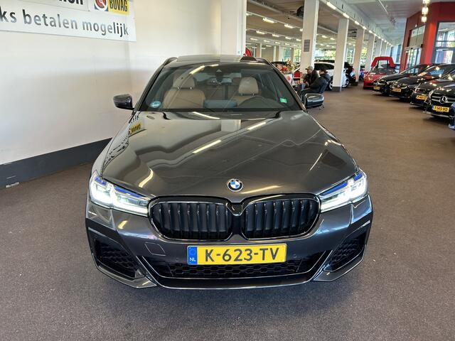 BMW 5-SERIE Touring 520i High Executive M Sport | Facelift | Panoramadak | Luxe lederen bekleding | Laser-LED | Nederlands geleverd | Memory seats | Sfeerverlichting | Apple carplay | Adaptief onderstel | Keyless | Cruise control | Climate control | Stoelverwarming |