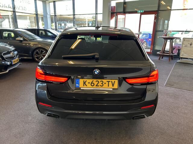 BMW 5-SERIE Touring 520i High Executive M Sport | Facelift | Panoramadak | Luxe lederen bekleding | Laser-LED | Nederlands geleverd | Memory seats | Sfeerverlichting | Apple carplay | Adaptief onderstel | Keyless | Cruise control | Climate control | Stoelverwarming |