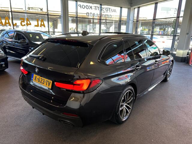 BMW 5-SERIE Touring 520i High Executive M Sport | Facelift | Panoramadak | Luxe lederen bekleding | Laser-LED | Nederlands geleverd | Memory seats | Sfeerverlichting | Apple carplay | Adaptief onderstel | Keyless | Cruise control | Climate control | Stoelverwarming |