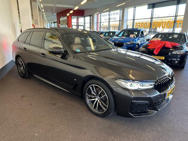 BMW 5-SERIE Touring 520i High Executive M Sport | Facelift | Panoramadak | Luxe lederen bekleding | Laser-LED | Nederlands geleverd | Memory seats | Sfeerverlichting | Apple carplay | Adaptief onderstel | Keyless | Cruise control | Climate control | Stoelverwarming |