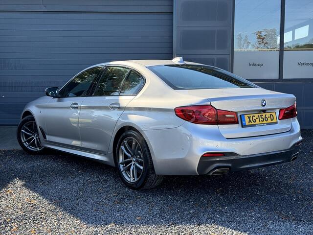 BMW 5-SERIE 520i High Executive M-Pakket Alcantara,Navi,Camera,Cruise,Clima,2e Eigenaar,N.A.P,APK tot 02-2025,BTW Auto
