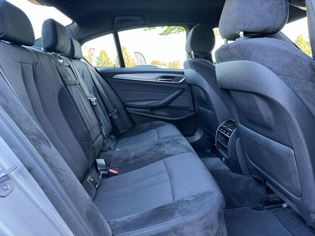BMW 5-SERIE 520i High Executive M-Pakket Alcantara,Navi,Camera,Cruise,Clima,2e Eigenaar,N.A.P,APK tot 02-2025,BTW Auto