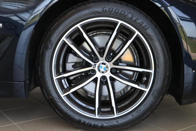 BMW 5-SERIE Sedan 520i | Business Edition Plus | M-Sportpakket | Comfortstoelen