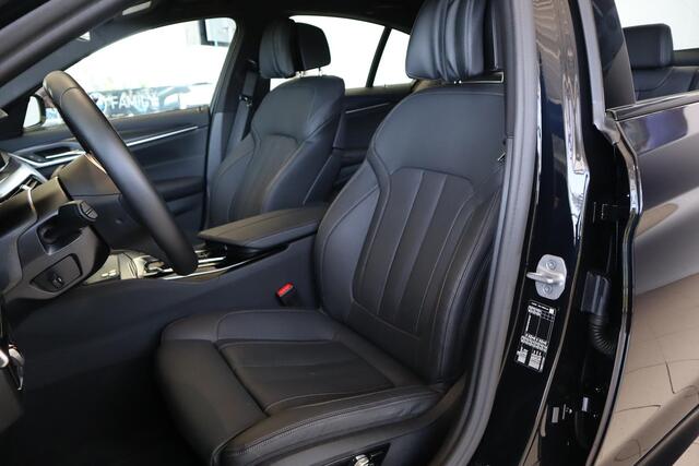 BMW 5-SERIE Sedan 520i | Business Edition Plus | M-Sportpakket | Comfortstoelen