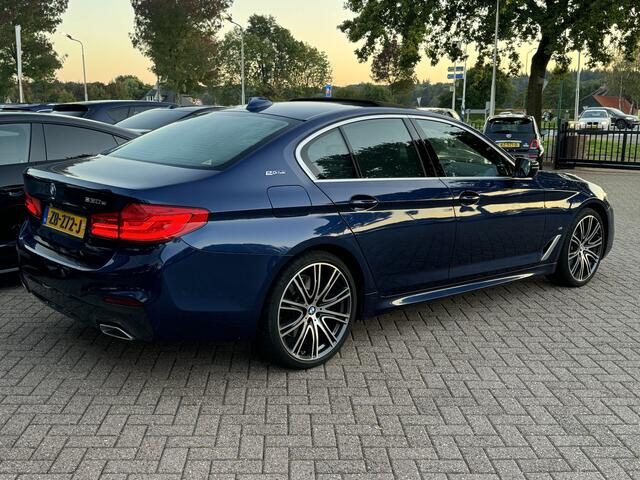 BMW 5-SERIE 530e iPerformance High Exe. M Sport / Schuifdak / 360Camera / Leder / 18'' / Navigatie / Dodehoek / DAB / Stoelverwarming / Cruise Control