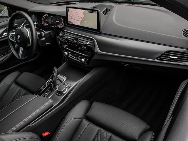 BMW 5-SERIE Touring 530e 292PK High Executive M-Sport | LASER LED | HEAD-UP | PANORAMADAK | SHADOW LINE | ADAPTIVE CRUISE |
