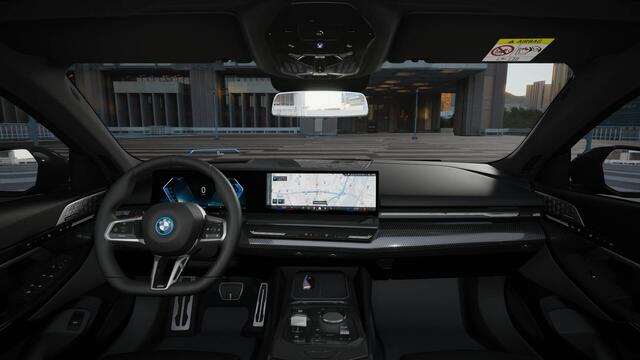 BMW 5-SERIE Touring 530e High Executive M Sport Automaat / Panoramadak / Trekhaak / Bowers & Wilkins / Stoelventilatie / Adaptieve LED / Parking Assistant Plus / Comfort Access