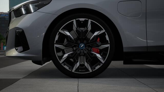 BMW 5-SERIE Touring 530e High Executive M Sport Automaat / Panoramadak / Trekhaak / Bowers & Wilkins / Stoelventilatie / Adaptieve LED / Parking Assistant Plus / Comfort Access