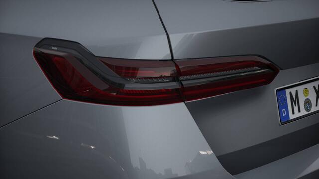 BMW 5-SERIE Touring 530e High Executive M Sport Automaat / Panoramadak / Trekhaak / Bowers & Wilkins / Stoelventilatie / Adaptieve LED / Parking Assistant Plus / Comfort Access
