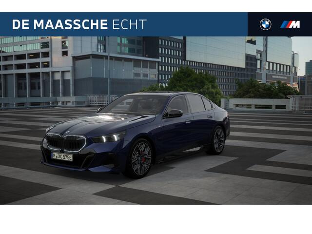 BMW 5-SERIE 530e M Sport Automaat / Panoramadak / Trekhaak / Bowers & Wilkins / Stoelventilatie / Adaptieve LED / Comfort Access / Parking Assistant Plus