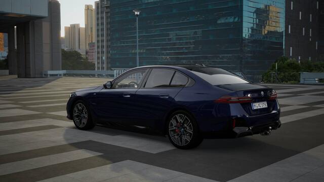 BMW 5-SERIE 530e M Sport Automaat / Panoramadak / Trekhaak / Bowers & Wilkins / Stoelventilatie / Adaptieve LED / Comfort Access / Parking Assistant Plus