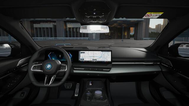 BMW 5-SERIE 530e M Sport Automaat / Panoramadak / Trekhaak / Bowers & Wilkins / Stoelventilatie / Adaptieve LED / Comfort Access / Parking Assistant Plus