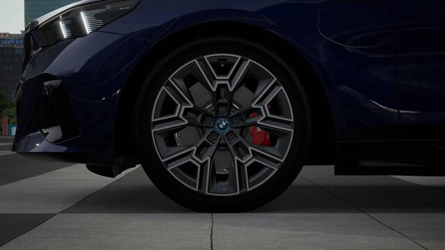BMW 5-SERIE 530e M Sport Automaat / Panoramadak / Trekhaak / Bowers & Wilkins / Stoelventilatie / Adaptieve LED / Comfort Access / Parking Assistant Plus