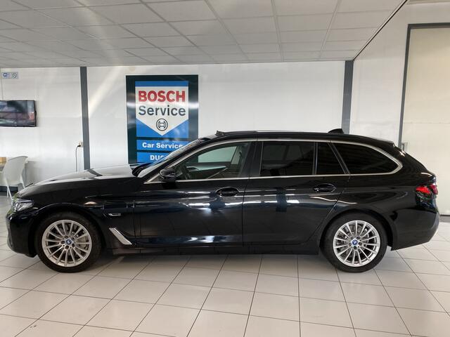 BMW 5-SERIE Touring 520e Business Edition Plus Panoramadak / Laser koplampen / Head-up Display / elec achterklep / virtual cockpit