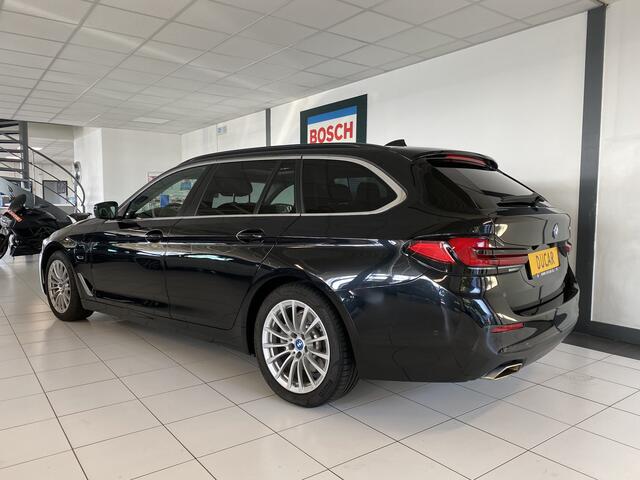 BMW 5-SERIE Touring 520e Business Edition Plus Panoramadak / Laser koplampen / Head-up Display / elec achterklep / virtual cockpit