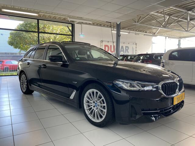 BMW 5-SERIE Touring 520e Business Edition Plus Panoramadak / Laser koplampen / Head-up Display / elec achterklep / virtual cockpit