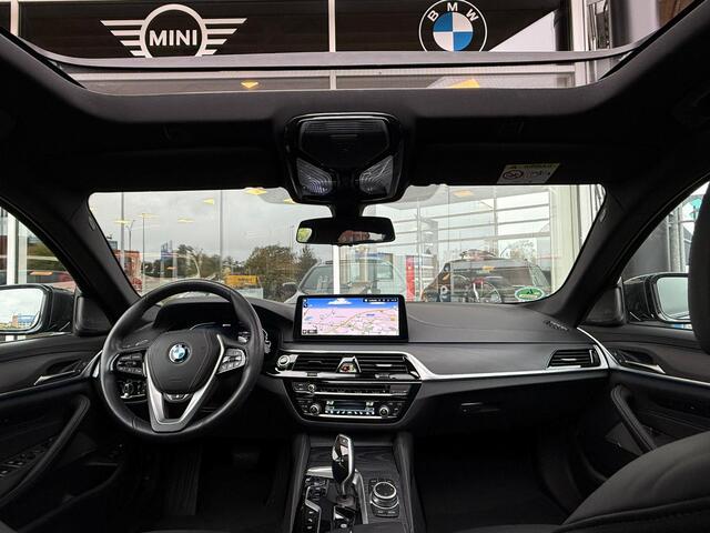 BMW 5-SERIE Touring 530e xDrive HE Luxury Line Panorama HUD Comfortstoelen Laser