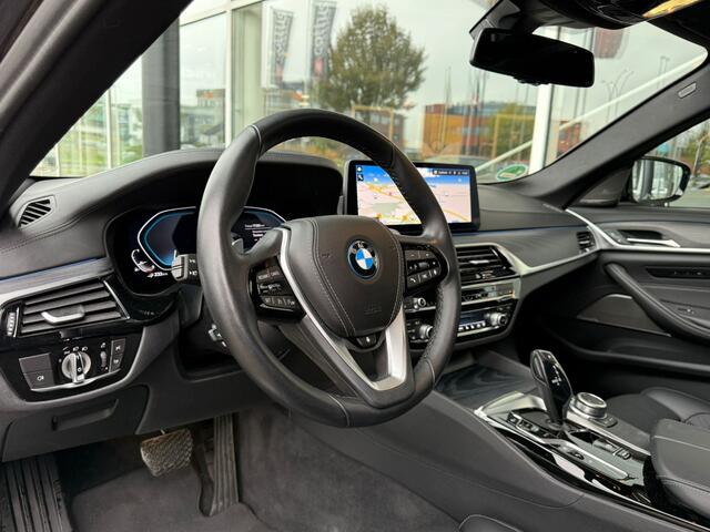 BMW 5-SERIE Touring 530e xDrive HE Luxury Line Panorama HUD Comfortstoelen Laser