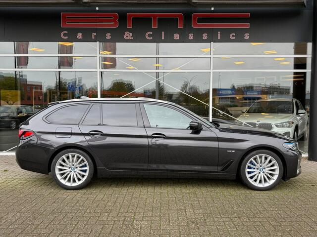 BMW 5-SERIE Touring 530e xDrive HE Luxury Line Panorama HUD Comfortstoelen Laser