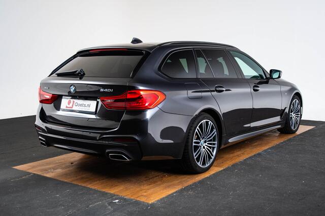 BMW 5-SERIE Touring 540i xDrive High Executive M Sportpakket - Trekhaak - panoramadak - Parking/Driving Assistant - Comfortstoelen voor - Head up display - Elektrisch verwarmde voor- en achterstoelen