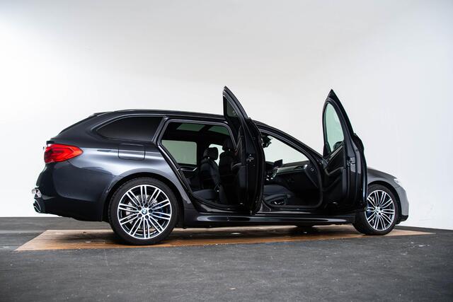 BMW 5-SERIE Touring 540i xDrive High Executive M Sportpakket - Trekhaak - panoramadak - Parking/Driving Assistant - Comfortstoelen voor - Head up display - Elektrisch verwarmde voor- en achterstoelen