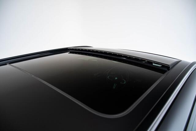 BMW 5-SERIE Touring 540i xDrive High Executive M Sportpakket - Trekhaak - panoramadak - Parking/Driving Assistant - Comfortstoelen voor - Head up display - Elektrisch verwarmde voor- en achterstoelen