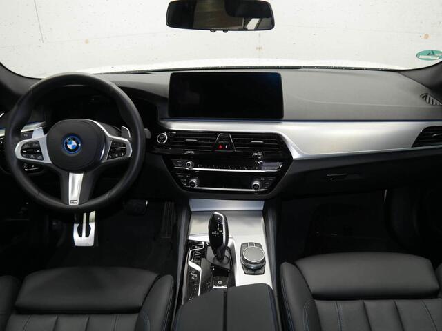 BMW 5-SERIE Touring 530e M-Sport | 2024!!! | Trekhaak | Leder | Camera | Driving Assistant Professional | Laser | Verwacht eind Nov.