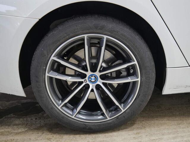 BMW 5-SERIE Touring 530e M-Sport | 2024!!! | Trekhaak | Leder | Camera | Driving Assistant Professional | Laser | Verwacht eind Nov.