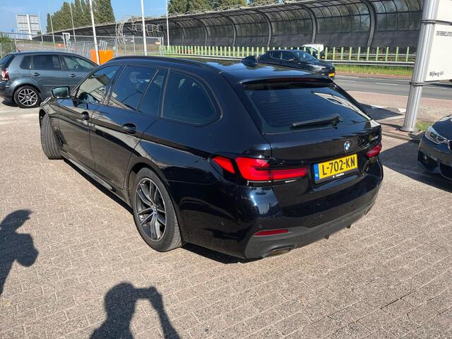 BMW 5-SERIE Touring 520i M-Sport | Panorama | Head-Up | Trekhaak | Laser | Hifi