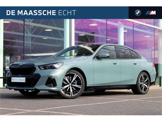 BMW 5-SERIE 520i High Executive M Sport Automaat / Panoramadak / Trekhaak / Stoelventilatie / Adaptieve LED / Parking Assistant Plus / Comfort Access