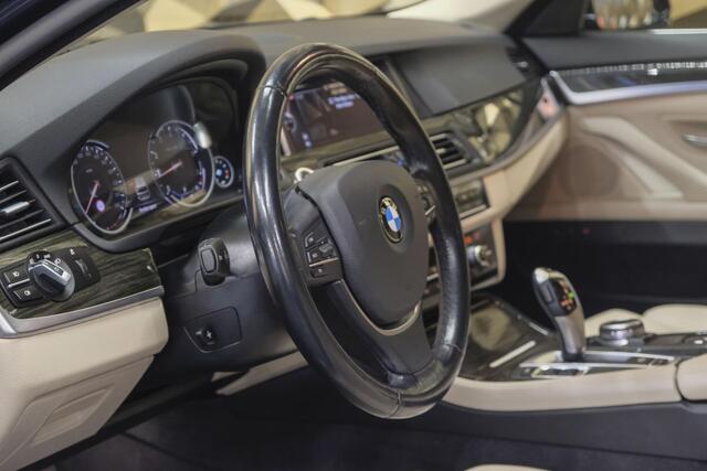 BMW 5-SERIE Touring 520i 184pk Luxury Edition Facelift Comfortstoelen Navigatie Pro Virtual cockpit Memory NLauto