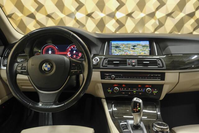 BMW 5-SERIE Touring 520i 184pk Luxury Edition Facelift Comfortstoelen Navigatie Pro Virtual cockpit Memory NLauto