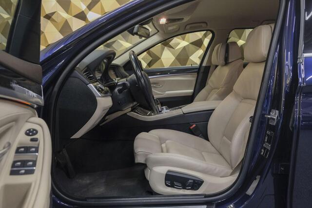BMW 5-SERIE Touring 520i 184pk Luxury Edition Facelift Comfortstoelen Navigatie Pro Virtual cockpit Memory NLauto