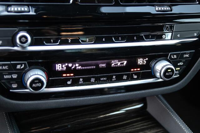 BMW 5-SERIE 520i High Executive Luxury Line | Live Cockpit Pro | Comfortleder | Adaptive LED | Comfort Access | Memory