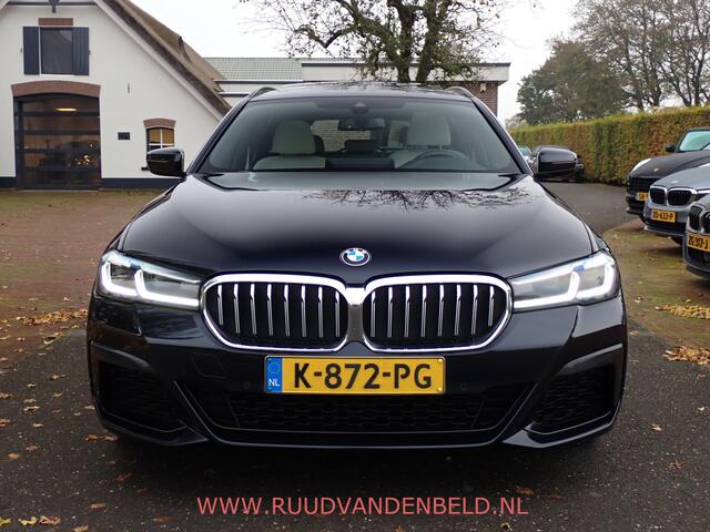 BMW 5-SERIE Touring 520i LCI M-PAKKET SHADOWLINE PANODAK/COMFORTLEER/TREKHAAK