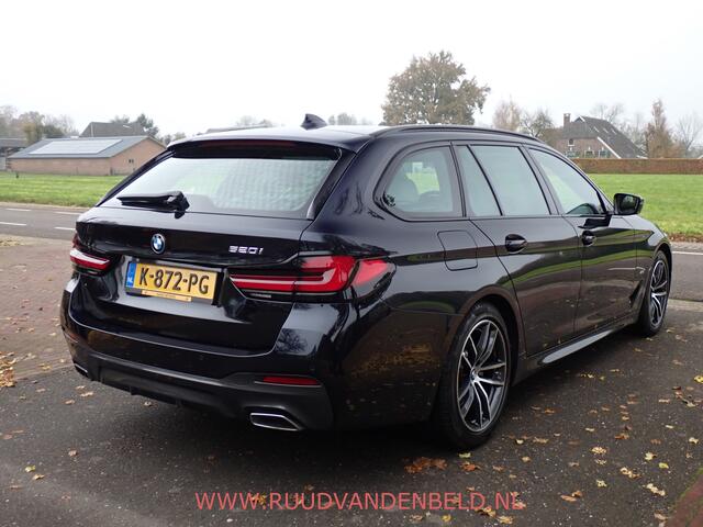 BMW 5-SERIE Touring 520i LCI M-PAKKET SHADOWLINE PANODAK/COMFORTLEER/TREKHAAK