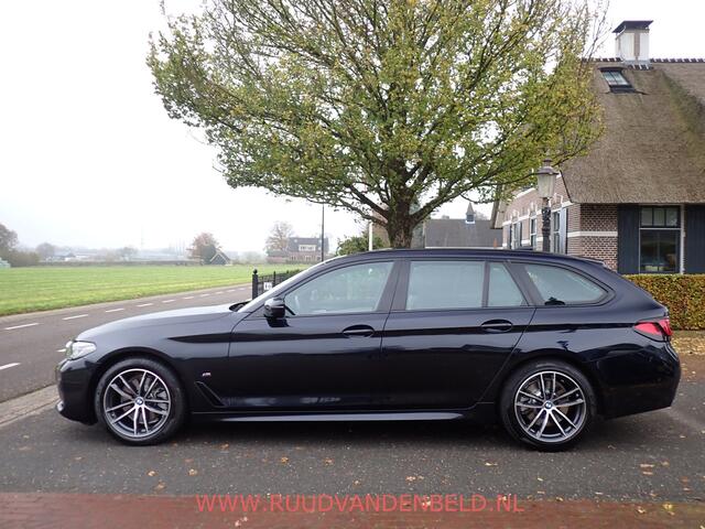 BMW 5-SERIE Touring 520i LCI M-PAKKET SHADOWLINE PANODAK/COMFORTLEER/TREKHAAK