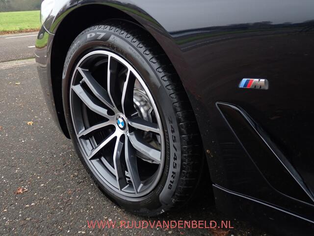 BMW 5-SERIE Touring 520i LCI M-PAKKET SHADOWLINE PANODAK/COMFORTLEER/TREKHAAK