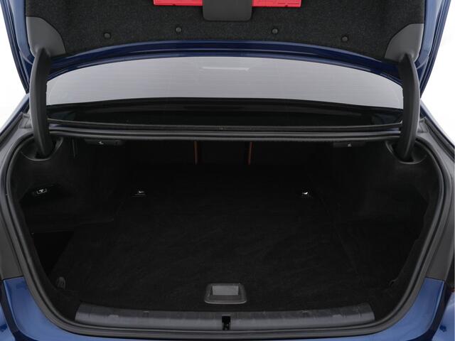 BMW 5-SERIE 530e iPerformance eDrive Edition (INCL.BTW) *PANO | DAKOTA-VOLLEDER | VIRTUAL-COCKPIT | FULL-LED | HIFI-SOUND | MEMORY-PACK | DAB+ | NAVI-FULLMAP | AMBIENT-LIGHT | ECC | PDC | CRUISE | COMFORT-SEATS | 17"ALU*