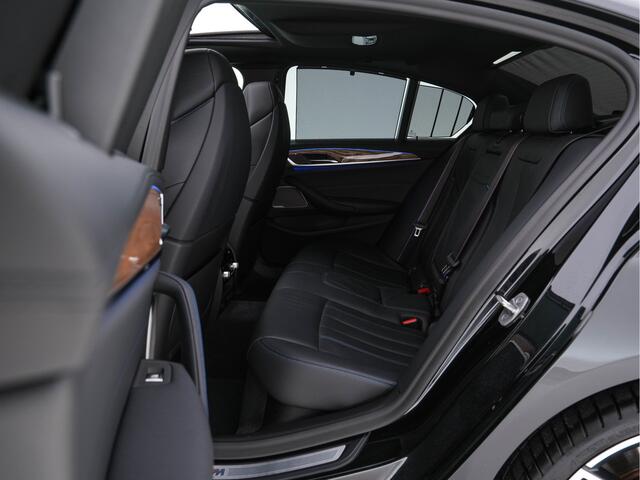 BMW 5-SERIE 540d xDrive High Executive M-Sportpack Aut. *PANO | DAKOTA-FULL-LEATHER | LASER-LIGHT | SOFT-CLOSE | HEAD-UP | ADAPT.CRUISE | M-SPORTSEATS | HARMAN/KARDON-SURROUND | SURROUND-VIEW | SHIFT-PADDLES | MEMORY-PACK | DIGI-COCKPIT | 20"