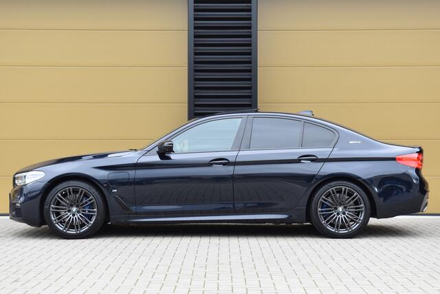 BMW 5-SERIE 530e iPerformance Executive * M-Sportpakket * Schuifdak * LED * Head-up * Keyless entry *