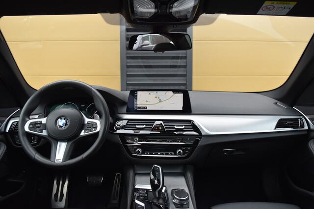 BMW 5-SERIE 530e iPerformance Executive * M-Sportpakket * Schuifdak * LED * Head-up * Keyless entry *