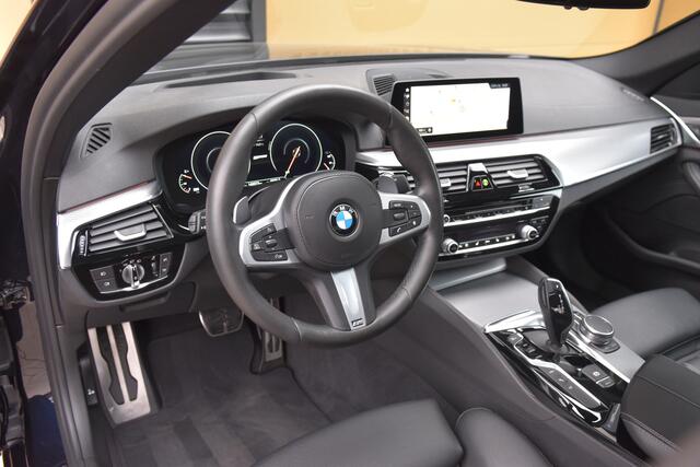BMW 5-SERIE 530e iPerformance Executive * M-Sportpakket * Schuifdak * LED * Head-up * Keyless entry *