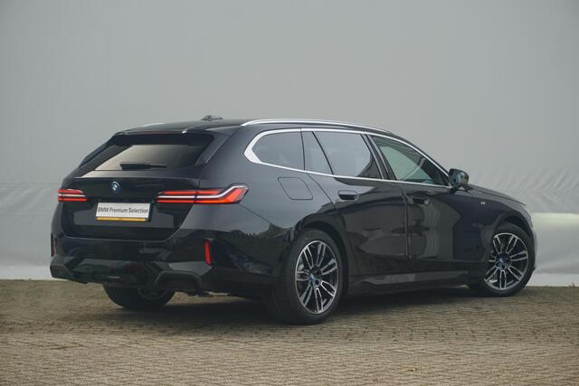 BMW 5-SERIE Touring 530e M Sport / Comfort Acces / Trekhaak / Harman Kardon / Driving Assistant Plus