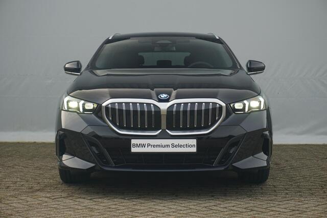 BMW 5-SERIE Touring 530e M Sport / Comfort Acces / Trekhaak / Harman Kardon / Driving Assistant Plus
