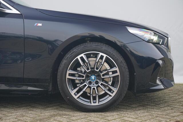 BMW 5-SERIE Touring 530e M Sport / Comfort Acces / Trekhaak / Harman Kardon / Driving Assistant Plus