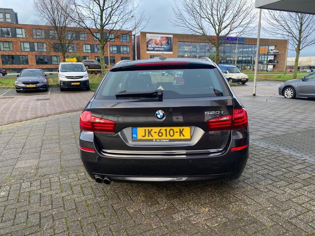 BMW 5-SERIE Touring 520i Luxury Edition | Navi | Cruise | Leer | 142.570 km Dealeronderhouden